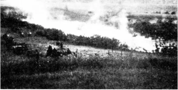В туманной дымке на рассвете 22 июня 1941 года немецкие войска переправляются - фото 4