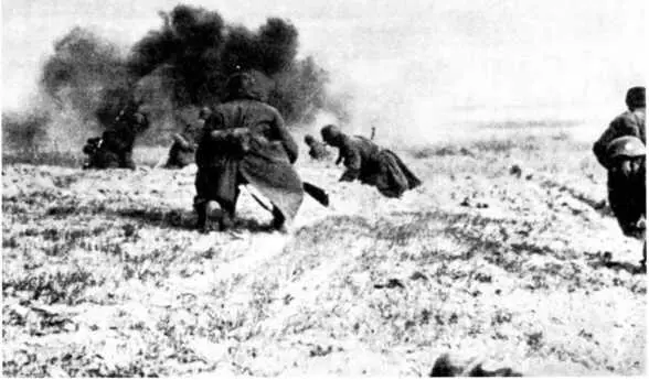 Солдаты 4го стрелкового полка Военный священник во время похорон немецких - фото 23