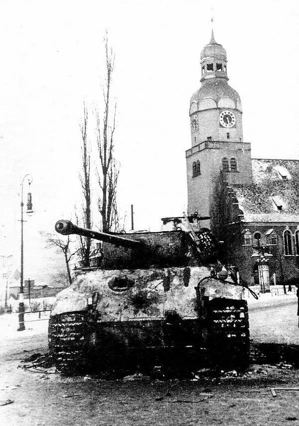 Пантера Ausf G подбитая на улицах Познани в январе 1945 года Обратите - фото 56