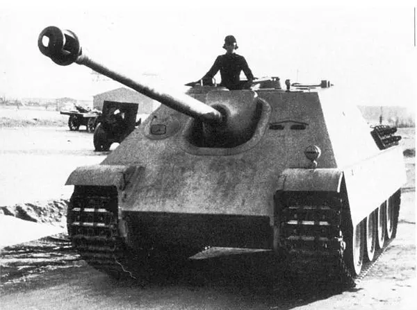 Ягдпантеры первых серий из Танковой учебной дивизии Франция лето 1944 года - фото 62