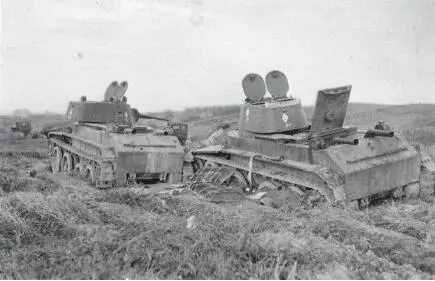 Застрявшие в болоте и брошенные БТ7 ЮгоЗападный фронт июнь 1941 года Еще - фото 9