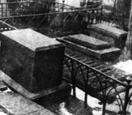 Могила Николая Волконского на Лазаревском кладбище АлександроНевской лавры - фото 33