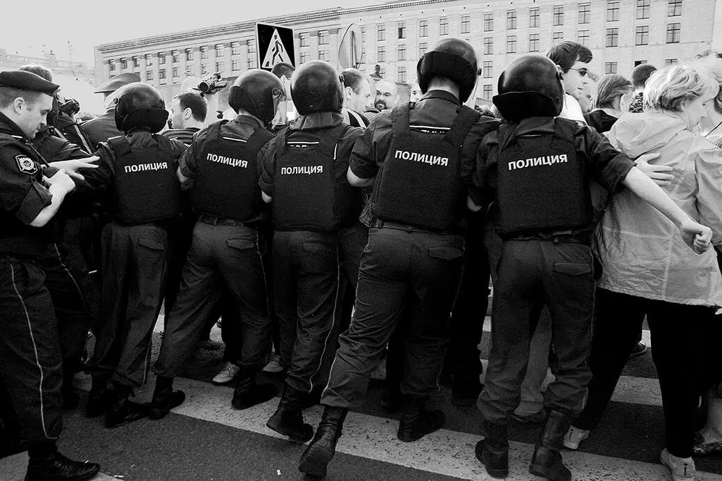 В середине 1990х я стал свидетелем спора между центральной редакцией - фото 30
