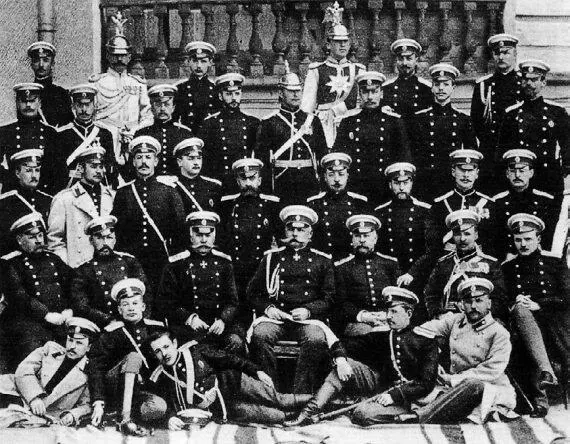 Офицеры полка в 1898 году Иначе и быть не могло умереть обескровленным - фото 63
