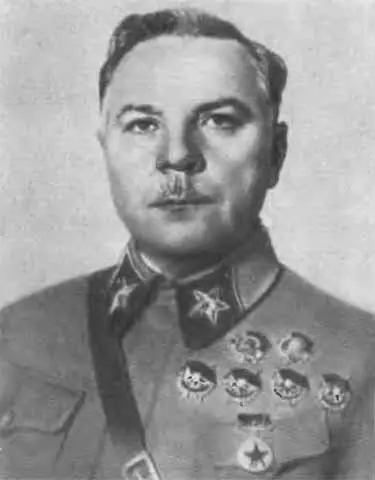 К Е Ворошилов 1939 г К Е Ворошилов принимает рабочих в Наркомате - фото 38
