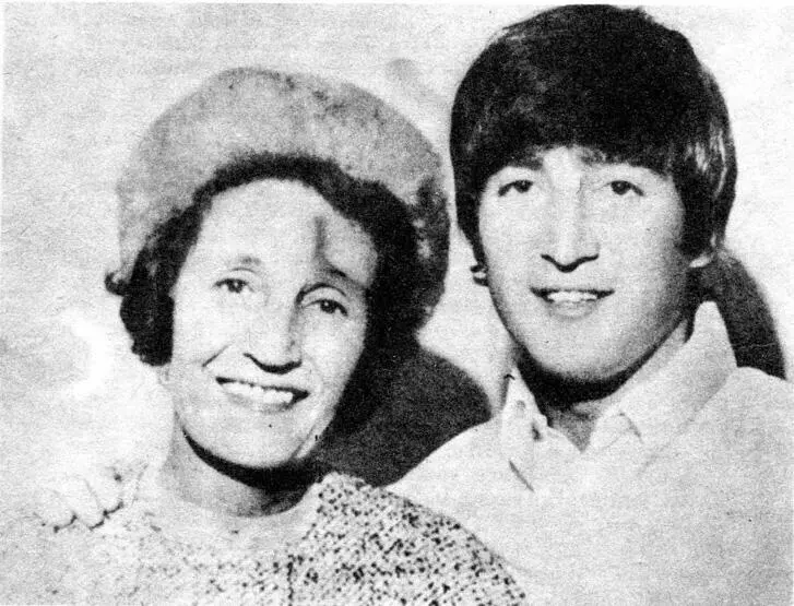 С тетей Мэри 1964 То что Эпштейн оказывал Джону особое расположение ничуть - фото 14