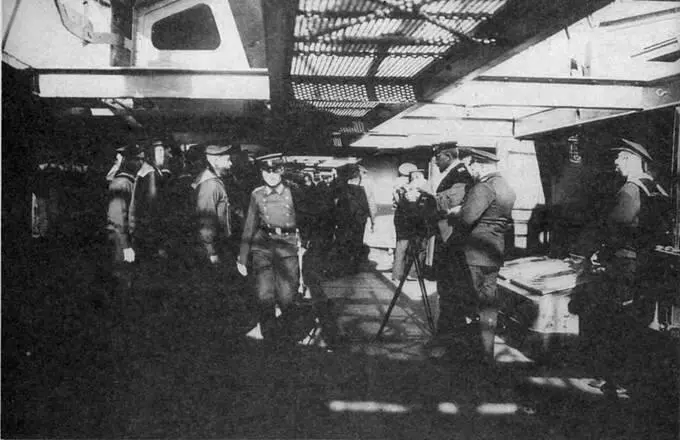 На палубе Цесаревича 1906 г Помочь развитию края не могло показное - фото 4