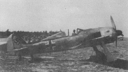 Вальтер Осау ведущий на Fw 190А4 отряд Me 109G2 из JG 2 начинает очередной - фото 175
