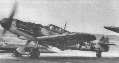 Снимок нового Me 109G2 CCPG в момент испытаний двигателя Me 109E3 из - фото 178