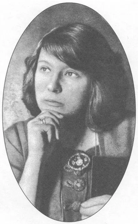 Марина Цветаева 1912 г В эти тяжелые дни Марина и Сергей протягивают своему - фото 52