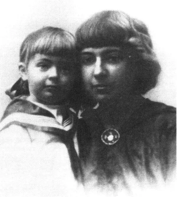 Цветаева с дочерью Ариадной 1916 г Естественно друзья обормотника это - фото 70