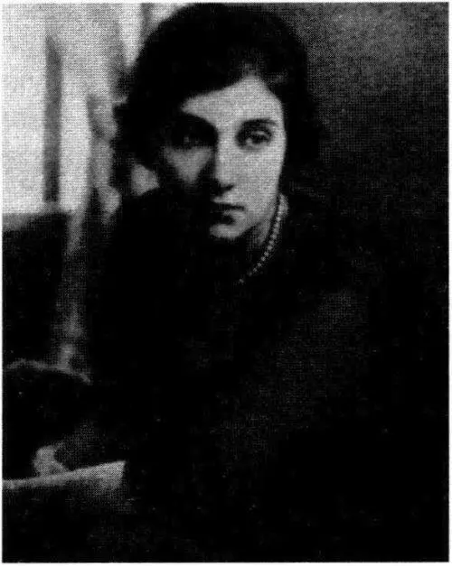 Алиса Георгиевна Коонен 1913 г В первом же спектакле получила роль и Вера - фото 72