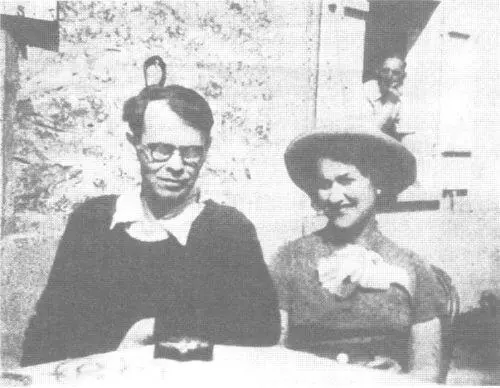 Владислав Ходасевич и Ольга МарголинаХодасевич 1938 г В рецензии на сборник - фото 89