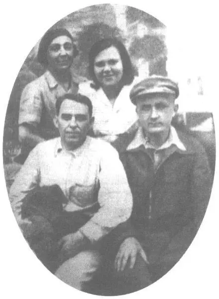 Цветаева Л Б Либединская А Е Крученых Мур Июнь 1941 г В эти дни - фото 31