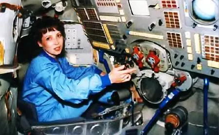 Кандидат в космонавты Надежда Кужельнаяво время тренировки Дальние горизонты - фото 5