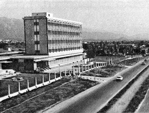Исламабад Одно из административных зданий пакистанской столицы Долго не - фото 28