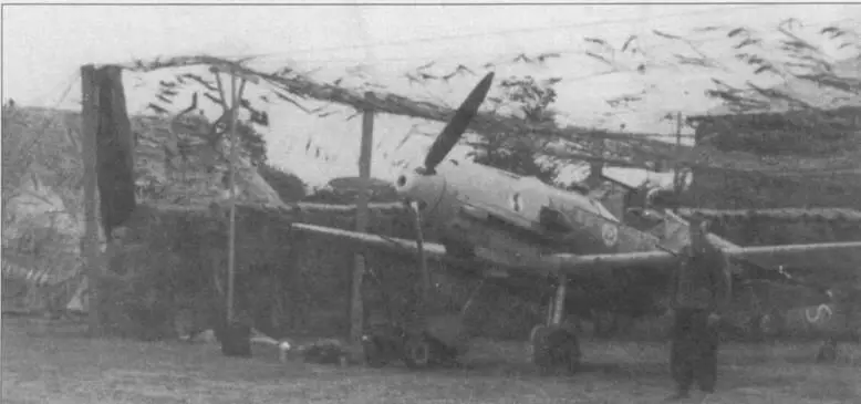 Me 109Е4 из 7JG 2 под маскировочной сеткой август 1940 года На желтом - фото 105