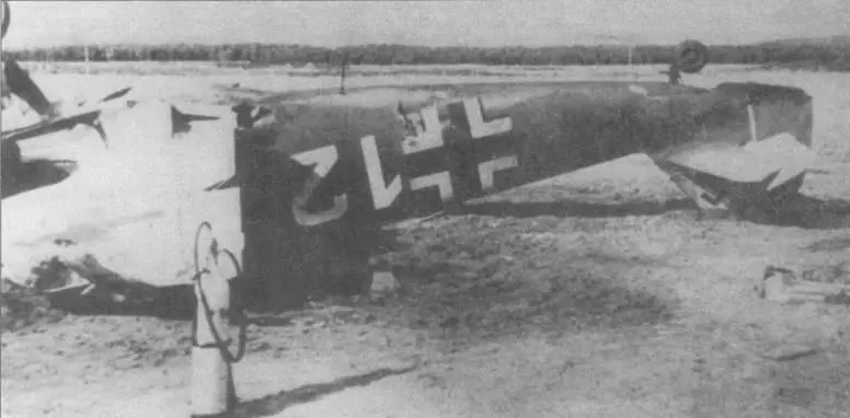 Me 109E скапотировал Из днища торчит антенна устройства определения - фото 84