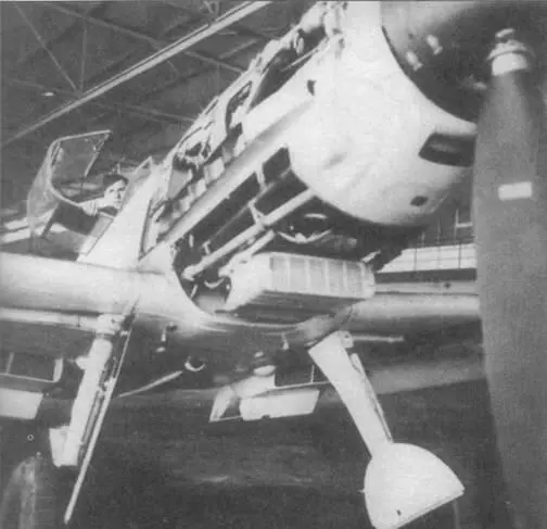 Технический осмотр Me 109Е из 11JG 51 в ремонтных мастерских в Бёблингене - фото 94