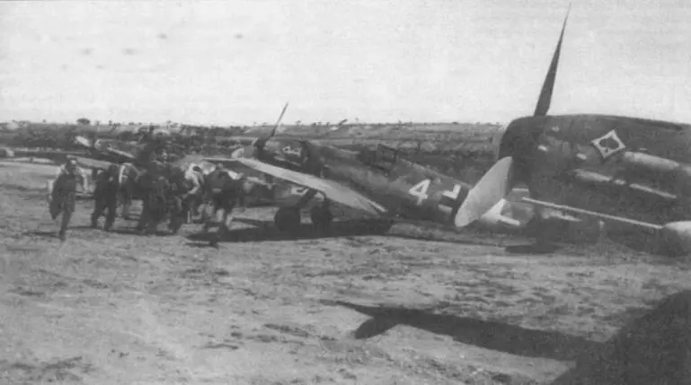 Тревога в 4JG 53 ЛаМанш март 1943 года На фоне виден G6trop белая 5 - фото 72