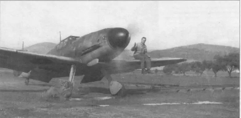 Me 109G из IIIJG 27 выруливает на старт весна 1943 года Me 109G6trop - фото 77