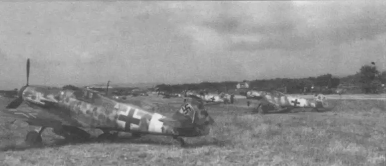 Еще один снимок Густавов6 из IJG 77 аэродром Шаччья На этот раз показаны - фото 83