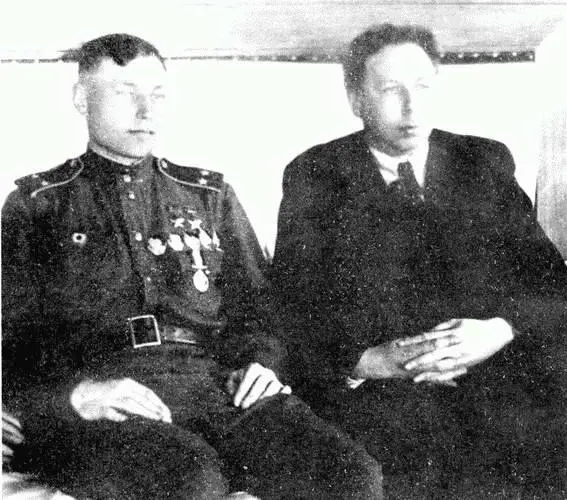 СА Лавочкин и АИ Покрышкин Неизвестный летчик в кабине Ла5Ф Валерий - фото 45