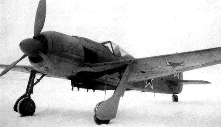 FW 190 Здесь и справа трофейный Ла5ФИ на испытаниях в Германии - фото 96