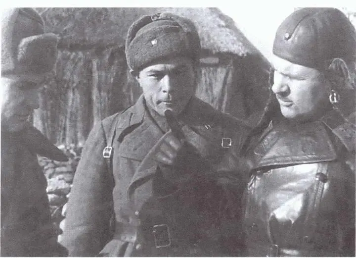 Командарм56 ФНРемезов справа на КП Западной оперативной группы Слева - фото 23