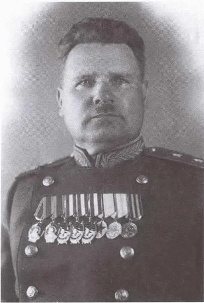 ФН Ремезов в парадном мундире 1945 ФН Ремезов Послевоенный снимок - фото 33