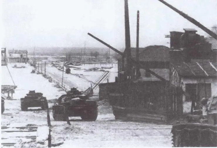 Танки 14й танковой дивизии идут на Зеленый остров 21 ноября 1941 г - фото 57