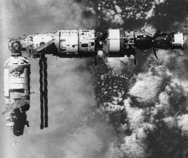 Орбитальная станция Мир в 1989 году модули Квант и Квант2 корабль - фото 37
