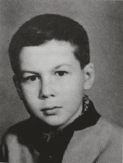 5 Саша 12 лет Череповец 1972 В 1978 году Александр поступает в Уральский - фото 6
