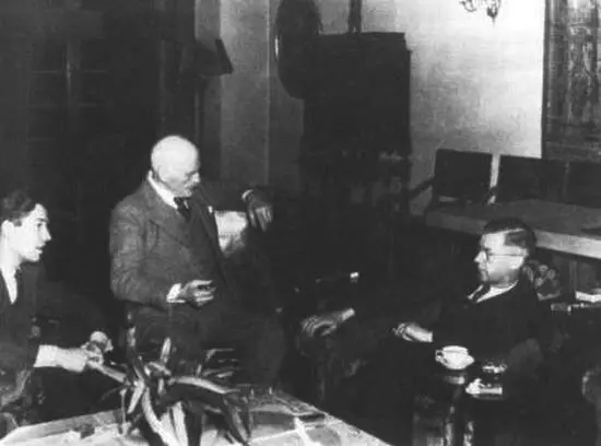 Первая встреча с Тербовеном в 1940м году Я в качестве переводчика Семья - фото 7