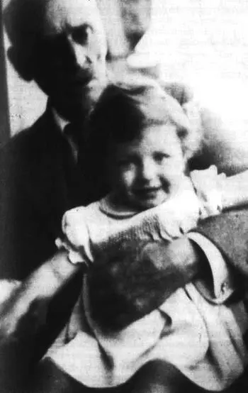 Дедушка с внучкой Анне Марией 1943 Кнут и Мария После выхода книги На - фото 11