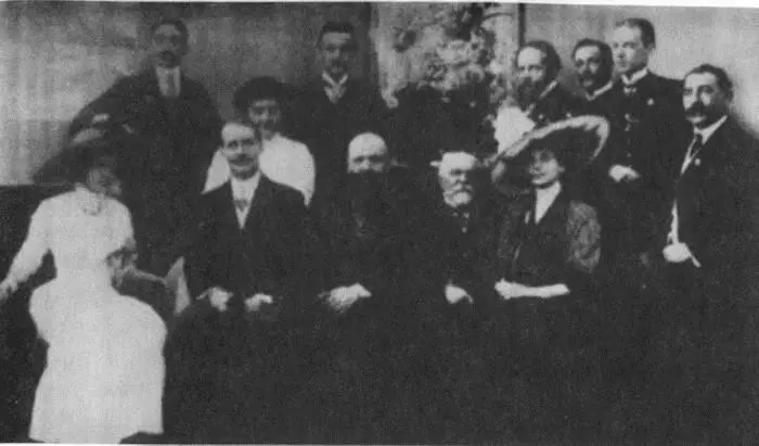 Рис 2 ПИ Пальчинский 18751929 стоит крайний слева среди русских - фото 3