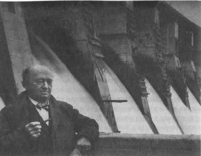 Рис 13 Полковник Хью Купер на фоне законченной в 1932 г плотины на Днепре - фото 14