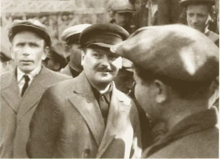 Среди ленинградских рабочих Середина 1930х гг Андрей Александрович - фото 34