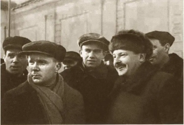 Среди участников автопробега на машинах М1 по маршруту Горький Москва - фото 37