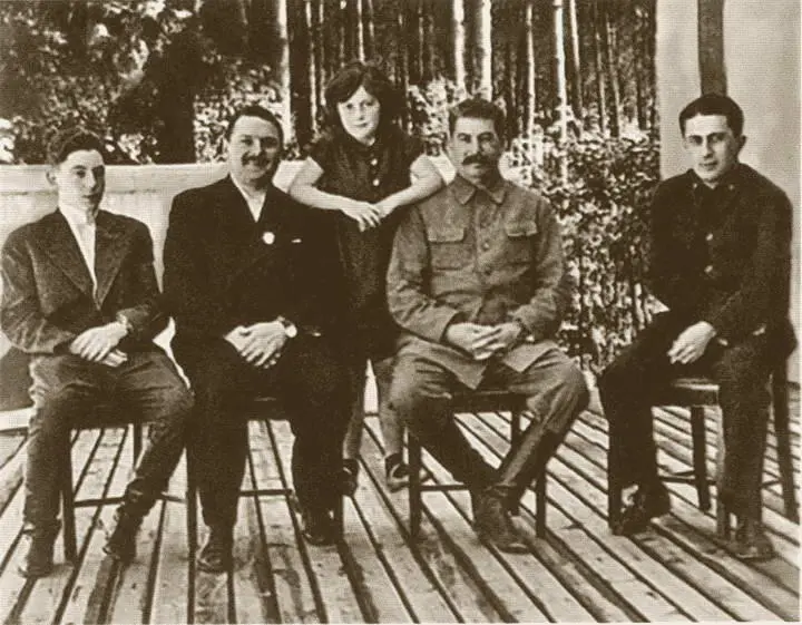 АА Жданов с ИВ Сталиным и его детьми Василием Сталиным слева Светланой - фото 44