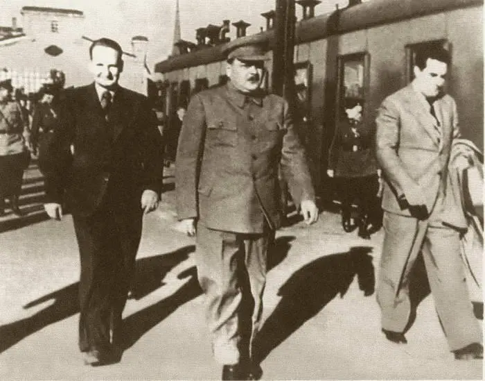 Прибытие товарища Жданова в Таллин 19 июня 1940 г АА Жданов с - фото 53