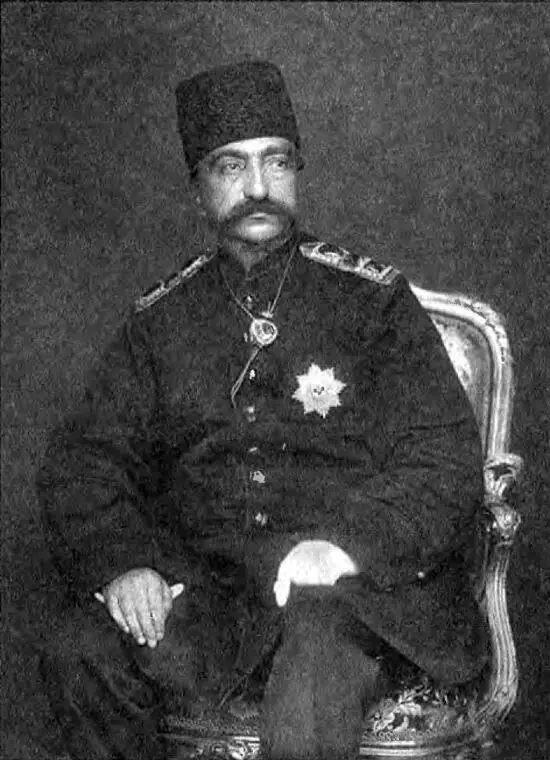НасрЭдДиншах НасрЭдДиншах в Золотом зале своего дворца - фото 4
