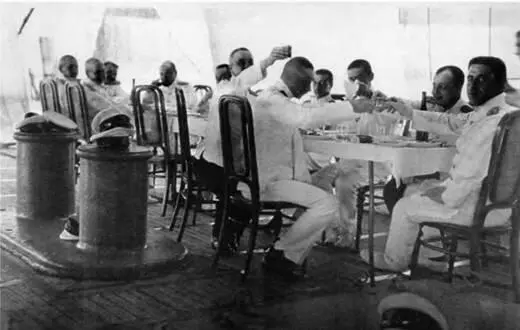 На линейном корабле Иоанн Златоуст во время отдыха 19121913 гг - фото 101