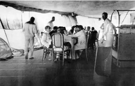 На линейном корабле Иоанн Златоуст во время отдыха 19121913 гг - фото 102