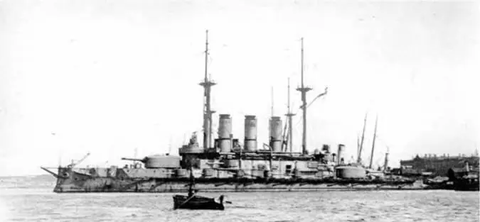 Линейный корабль Иоанн Златоуст в 1918 г внизу Линейный корабль - фото 128