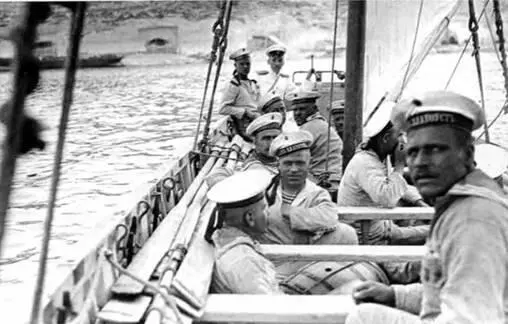 На линейном корабле Иоанн Златоуст во время учений и работ 19121913 гг - фото 96