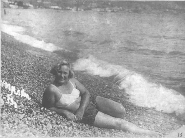 На курорте в Крыму лето 1939 г Сходня май 1941 г Сережа Кузнецов и его - фото 11