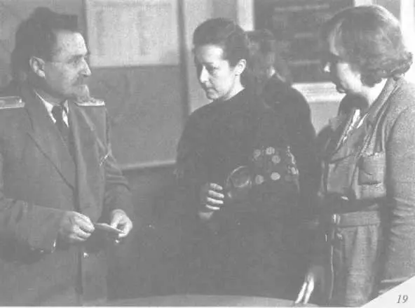 29 апреля 1946 г Совинформбюро Соломон Абрамович Лозовский и его сотрудники - фото 15