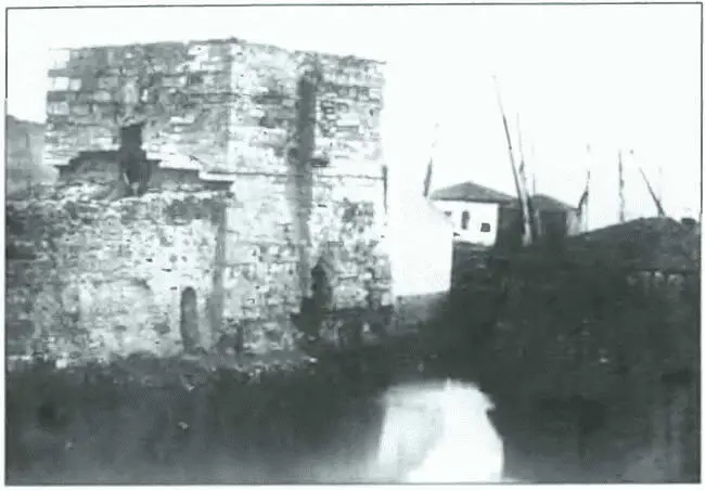 Генуэзская башня в г Галлиполи в которой размещалась гауптвахта 2 1920 г - фото 17