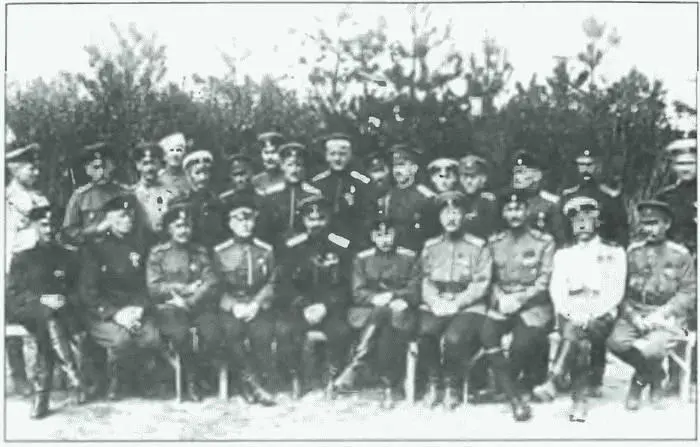 Группа командного состава 1го армейского корпуса прибывшая в г - фото 31